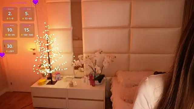 Lilly Colins online show from February 2026 07:24:02 PM