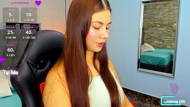 LIANEUMANN online show from February 2025 07:33:02 PM