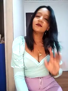 Snapshot of cami_victoria chatting on September 2025 01:39:01 PM cami victoria online show from September 2025 01:39:01 PM