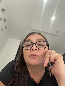 Snapshot of AntonellaAlondra4 chatting on May 2026 06:06:02 PM AntonellaAlondra4 online show from May 2026 06:06:02 PM
