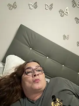 Snapshot of AntonellaAlondra4 chatting on February 2026 02:33:01 AM AntonellaAlondra4 online show from February 2026 02:33:01 AM