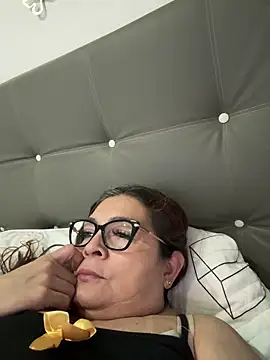 Snapshot of AntonellaAlondra4 chatting on May 2026 12:33:02 PM AntonellaAlondra4 online show from May 2026 12:33:02 PM