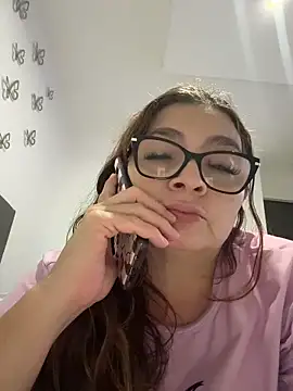 Snapshot of AntonellaAlondra4 chatting on May 2026 03:21:01 AM AntonellaAlondra4 online show from May 2026 03:21:01 AM