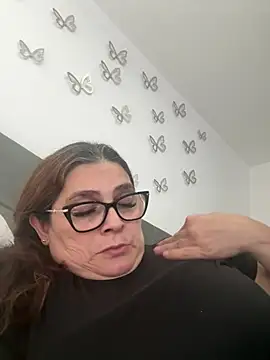 Snapshot of AntonellaAlondra4 chatting on June 2026 04:28:01 PM AntonellaAlondra4 online show from June 2026 04:28:01 PM
