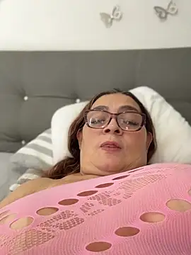 Snapshot of AntonellaAlondra4 chatting on April 2026 04:25:01 PM AntonellaAlondra4 online show from April 2026 04:25:01 PM