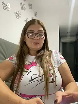 Snapshot of AntonellaAlondra4 chatting on March 2025 04:43:01 AM AntonellaAlondra4 online show from March 2025 04:43:01 AM