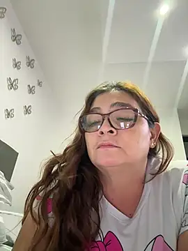 Snapshot of AntonellaAlondra4 chatting on February 2026 02:18:01 AM AntonellaAlondra4 online show from February 2026 02:18:01 AM