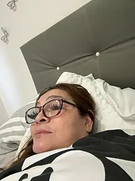Snapshot of AntonellaAlondra4 chatting on October 2025 11:44:02 AM AntonellaAlondra4 online show from October 2025 11:44:02 AM