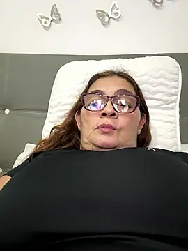 Snapshot of AntonellaAlondra4 chatting on January 2026 11:43:01 PM AntonellaAlondra4 online show from January 2026 11:43:01 PM