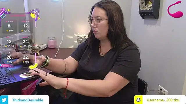 Snapshot of ThickGirlsDoItBetter chatting on October 2025 11:48:01 PM ThickGirlsDoItBetter online show from October 2025 11:48:01 PM