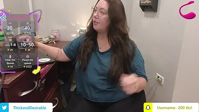 Snapshot of ThickGirlsDoItBetter chatting on October 2025 05:11:01 PM ThickGirlsDoItBetter online show from October 2025 05:11:01 PM