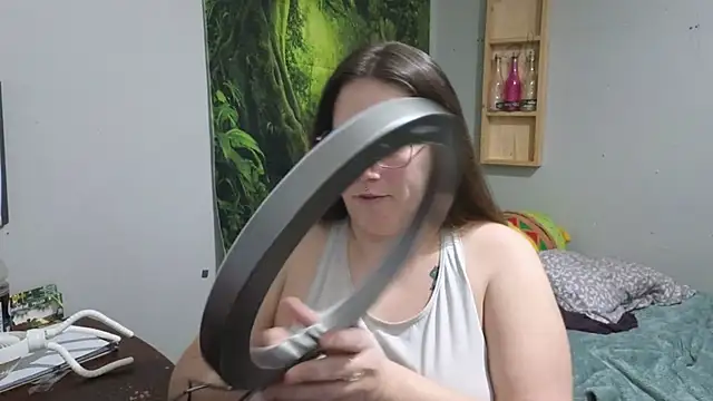 Snapshot of ThickGirlsDoItBetter chatting on February 2025 04:37:01 AM ThickGirlsDoItBetter online show from February 2025 04:37:01 AM