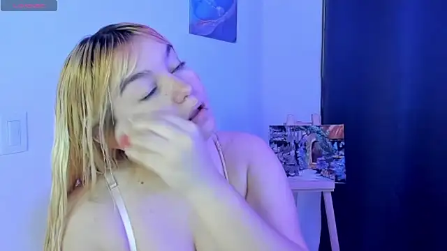 Snapshot of Pretty__zoe chatting on February 2025 11:54:02 PM Pretty  zoe online show from February 2025 11:54:02 PM