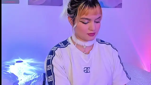 Snapshot of Pretty__zoe chatting on March 2025 08:54:01 PM Pretty  zoe online show from March 2025 08:54:01 PM