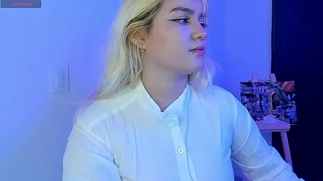 Snapshot of Pretty__zoe chatting on February 2025 03:03:01 AM Pretty  zoe online show from February 2025 03:03:01 AM