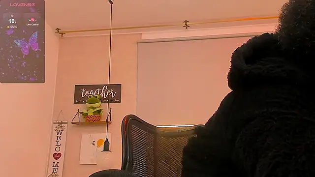 Snapshot of Thammy_Adams chatting on February 2025 08:25:01 PM Thammy Adams online show from February 2025 08:25:01 PM