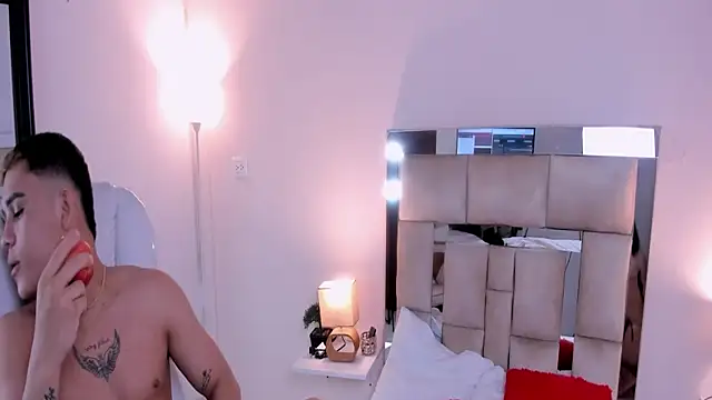 saraandstiven online show from March 2025 03:28:02 AM