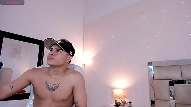 saraandstiven online show from February 2025 07:10:01 AM