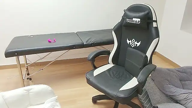 bigcobra69 online show from December 2024 03:44:01 PM