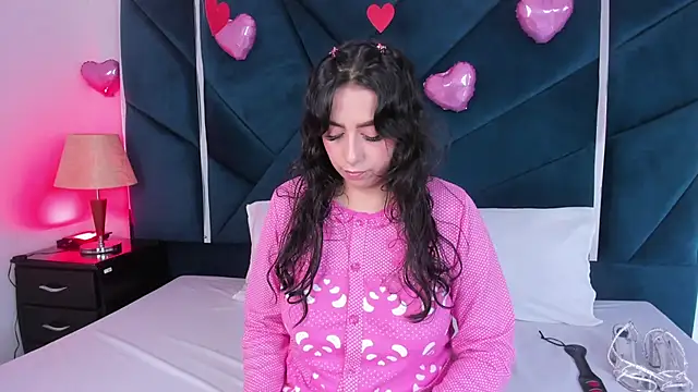 Snapshot of AlondraMendez chatting on February 2025 04:37:02 AM AlondraMendez online show from February 2025 04:37:02 AM