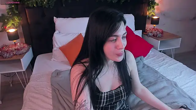 Snapshot of NicoleMolinari chatting on December 2024 06:58:01 AM NicoleMolinari online show from December 2024 06:58:01 AM