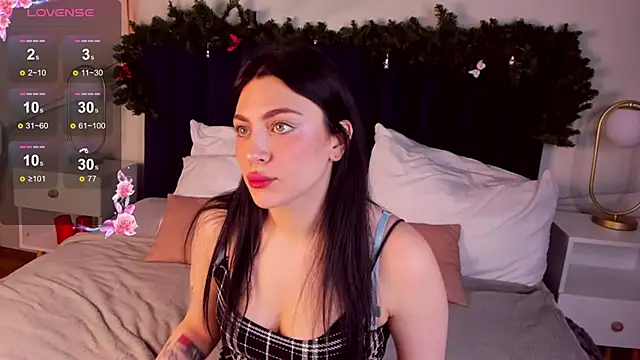 Snapshot of NicoleMolinari chatting on December 2024 03:24:01 AM NicoleMolinari online show from December 2024 03:24:01 AM
