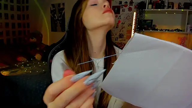 AkiraKatsu online show from November 2025 10:37:02 AM