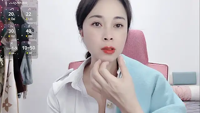 Snapshot of Qwi-V1 chatting on February 2025 11:37:02 PM Qwi-V1 online show from February 2025 11:37:02 PM