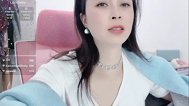 Snapshot of Qwi-V1 chatting on February 2025 03:07:02 AM Qwi-V1 online show from February 2025 03:07:02 AM