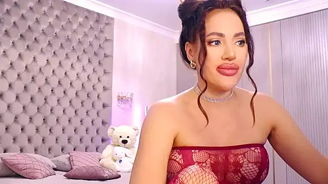 TianaPosh online show from November 2025 09:30:01 PM