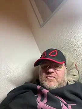 Snapshot of thetobmaster200 chatting on December 2024 03:44:01 PM thetobmaster200 online show from December 2024 03:44:01 PM