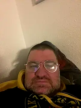 Snapshot of thetobmaster200 chatting on December 2024 05:10:01 PM thetobmaster200 online show from December 2024 05:10:01 PM