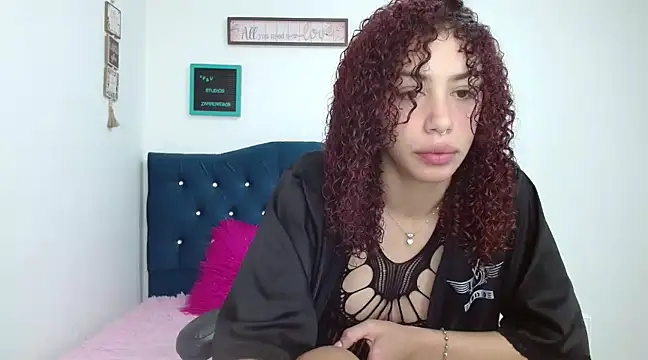 Perla web09 online show from December 2024 02:52:01 PM