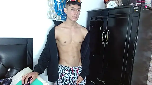 hots boygg online show from April 2026 08:11:01 PM