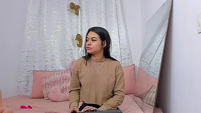 Lori Evanss online show from April 2026 12:17:01 AM