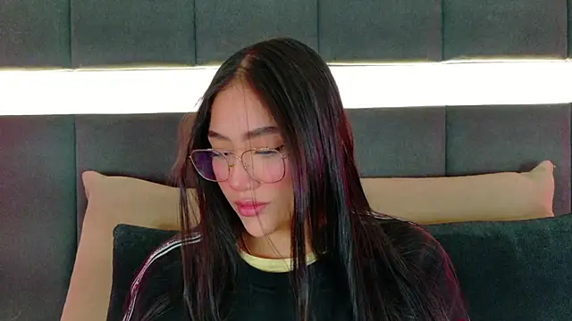 Snapshot of nicolle_pierce chatting on October 2025 02:05:01 PM nicolle pierce online show from October 2025 02:05:01 PM