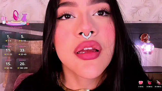 Snapshot of nicolle_pierce chatting on December 2025 12:37:01 PM nicolle pierce online show from December 2025 12:37:01 PM