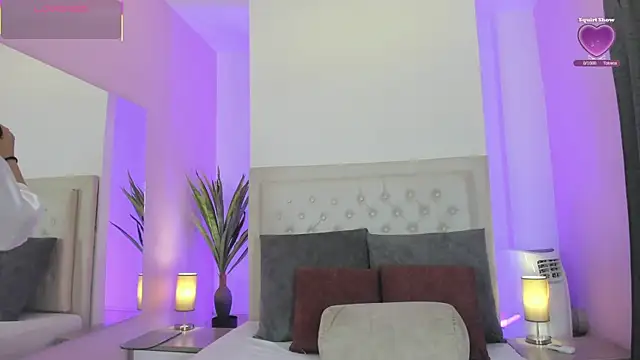 nicolle pierce online show from April 2026 12:45:02 PM