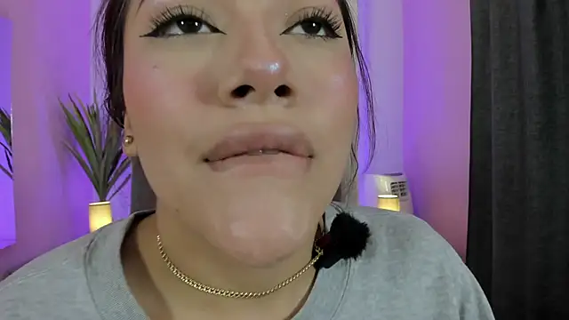 nicolle pierce online show from April 2026 01:34:01 PM