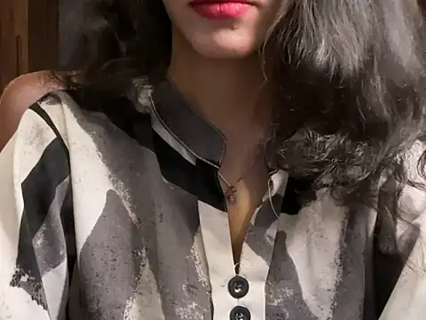 Divyaa69 online show from April 2026 01:17:02 PM