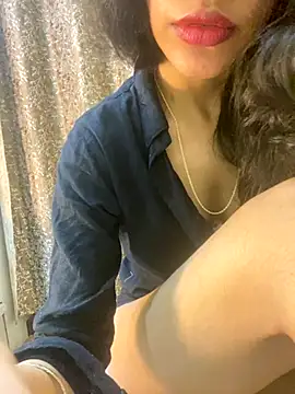 Divyaa69 online show from October 2025 10:39:01 AM