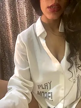 Divyaa69 online show from September 2025 01:18:02 PM