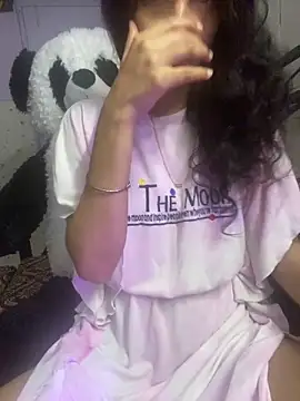 Divyaa69 online show from December 2025 04:10:02 PM