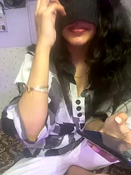 Divyaa69 online show from December 2025 06:20:01 PM