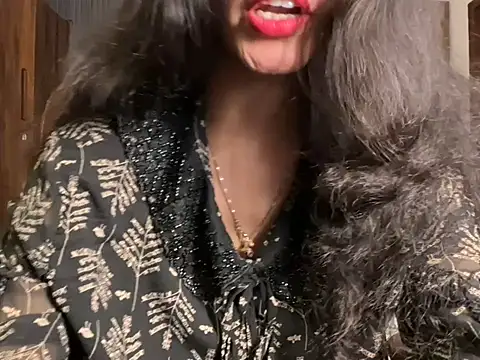 Divyaa69 online show from June 2026 06:06:02 PM