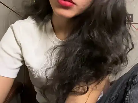 Divyaa69 online show from April 2026 07:50:02 PM