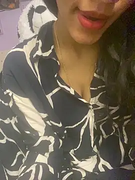 Divyaa69 online show from December 2025 10:37:02 PM