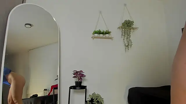 Snapshot of sara_sweet9 chatting on December 2025 10:44:01 PM sara sweet9 online show from December 2025 10:44:01 PM