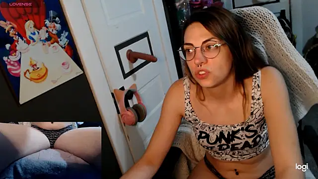 KSwonderland6 online show from March 2026 06:19:02 PM