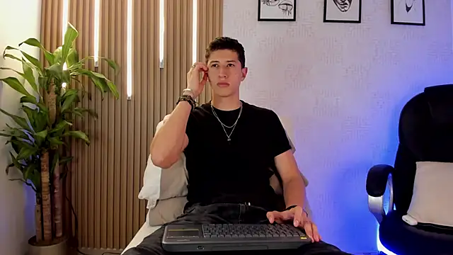 Dorianmistery2322  online show from December 2025 10:26:02 PM